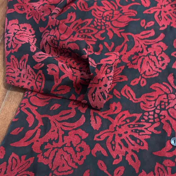 Jaclyn Smith Women’s Black Sheer and Red Floral Appliqué Shirt Blouse Size XL - Picture 4 of 8